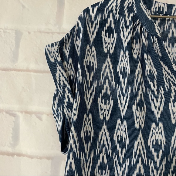 Pleione | V-Neck Geometric Print Cap Sleeve Blouse - Picture 3 of 6